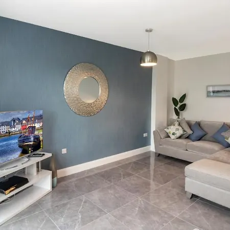 Designer Waterfront 3 Bedroom Exec *