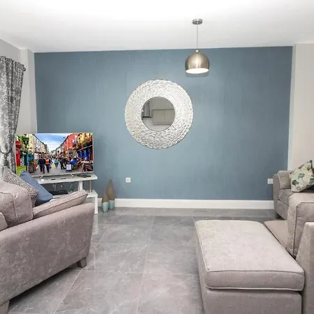 Designer Waterfront 3 Bedroom Exec Apartment *