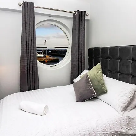 アパート Designer Waterfront 3 Bedroom Exec ゴールウェイ